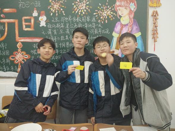 跨越2017 擁抱2018――初三年級舉行元旦聯歡會