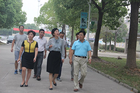 市委常委、宣傳部長(zhǎng)范慶瑜一行蒞臨我校開展教師節(jié)慰問(wèn)