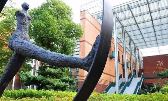 2024年上海包玉剛國際學校招生學費是多少？